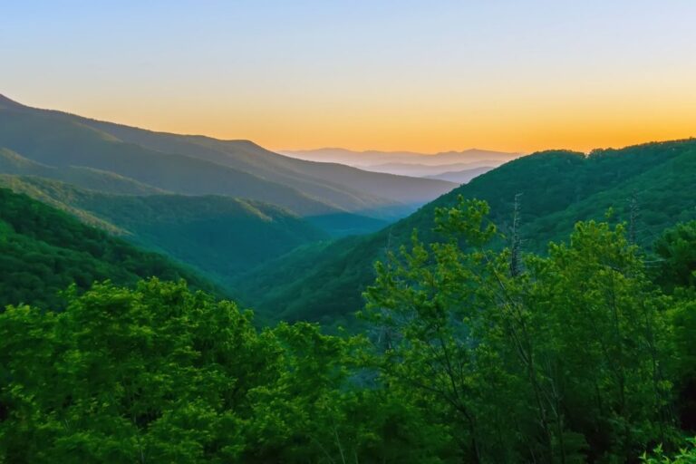 15 Amazing Blue Ridge Sunrise Spots with Mountain Views