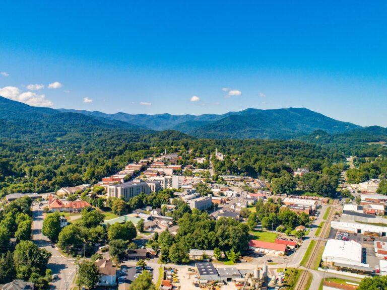 10 Best Mountain Towns in North Carolina: Discover the Splendor