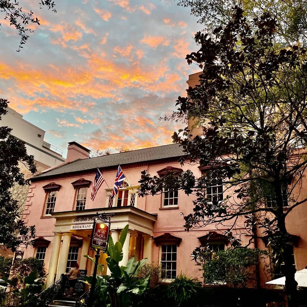 outside view of The Olde Pink House in Savannah, Georgia