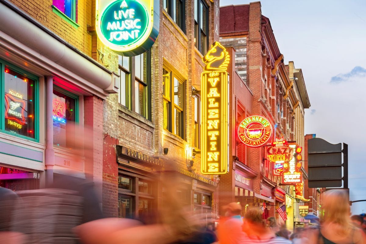 honky tonks along Broadway in Nashville