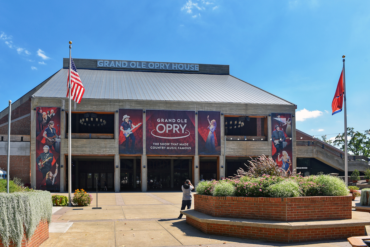 entrance to the The Grand Ole Opry House