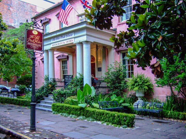 25 Must-Eat Places in Savannah, Georgia: The Ultimate Foodie Guide