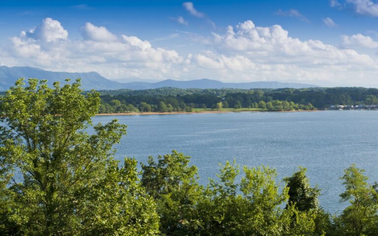 10 Lake Getaways in Tennessee: Top Destinations for a Relaxing Escape